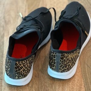 New balance tennis shoes size 9.5